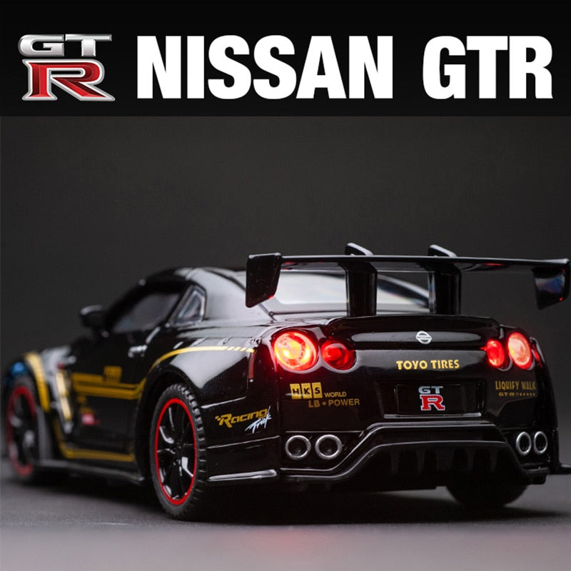 1:32 Nissan GTR R35 Racing Car Model. Vehicles/Sound And Light